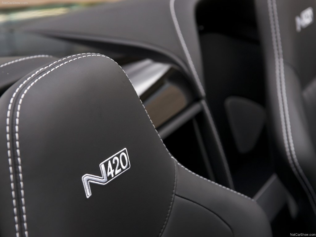 Aston Martin Vantage Roadster 4.7 N420 V8 (Manual)